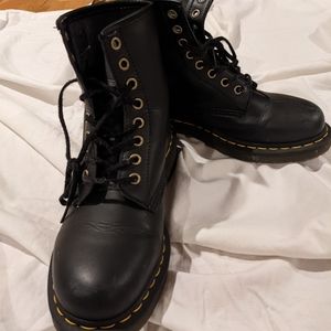 Black Doc Martens, W9, M8